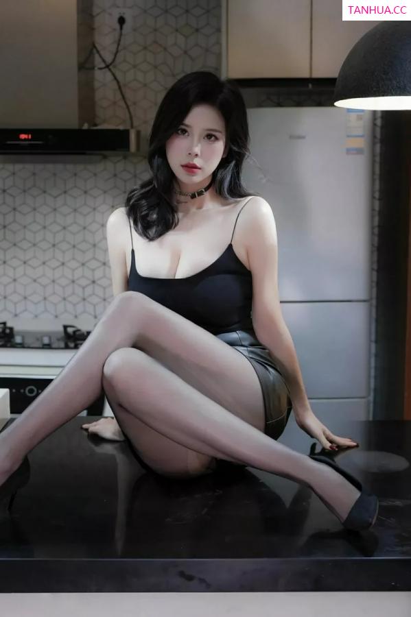   [XiuRen]高清写真图 2025.07.08 No.10523 玫瑰我爱你 黑色吊带第38张图片